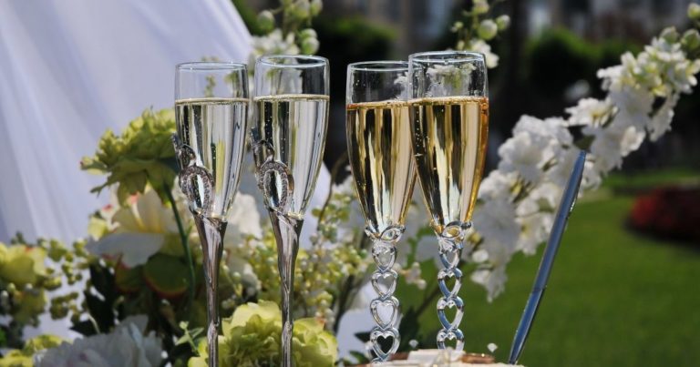 Скандал у Тернополі: ресторан відмовився повертати аванс за весілля, яке відклали через смерть від коронавірусу