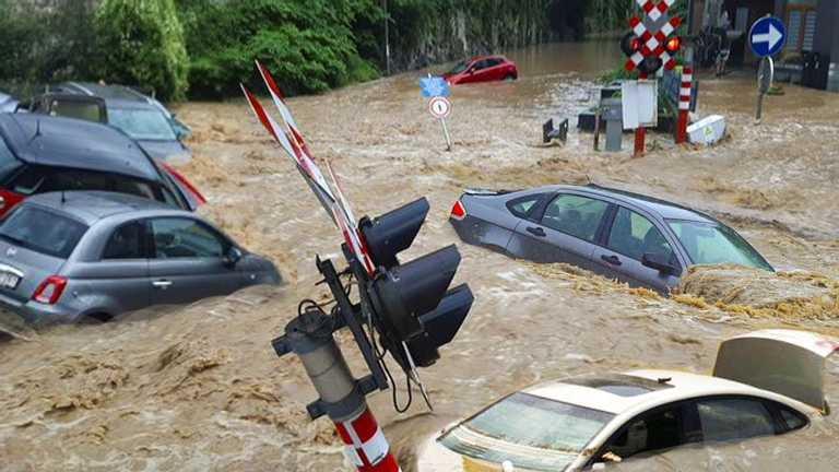 Вода зносить усе на своєму шляху: нові руйнівні повені охопили Бельгію – фото, відео