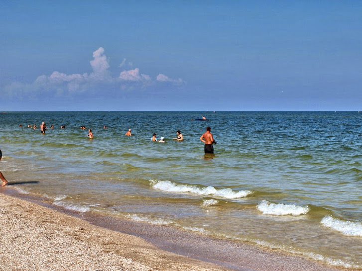 Тіло дівчинки вкрилося червоними плямами після купання в морі в Кирилівці. Фото