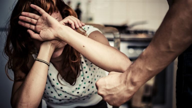 “Гріх” домашнього насильства доведеться спокутувати фізичною працею. Ухвалено закон