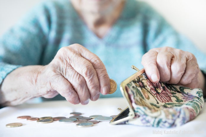 З жовтня пенсіонери старші за 75 років будуть отримувати по 400 гривень