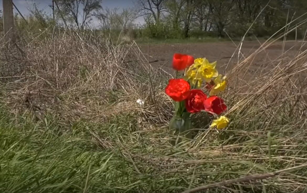 Місце, де дівчину викинули на узбіччя.