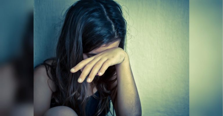 Недитячий відпочинок: у літньому таборі зґвалтували 7-річну дівчинку