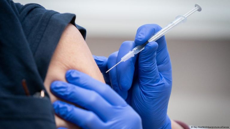 У МОЗ оцінили можливість застосування «каральних заходів» для противників вакцинації