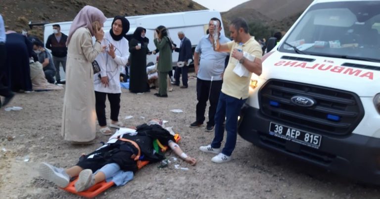 У Туреччині перекинувся автобус зі студентами: майже 30 постраждалих