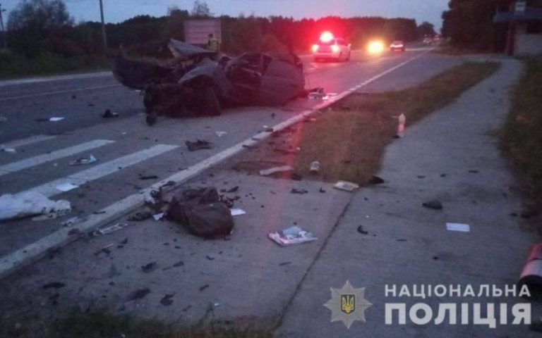 У жахливій автотрощі в Житомирській області загинули батько та його 10-річна донька