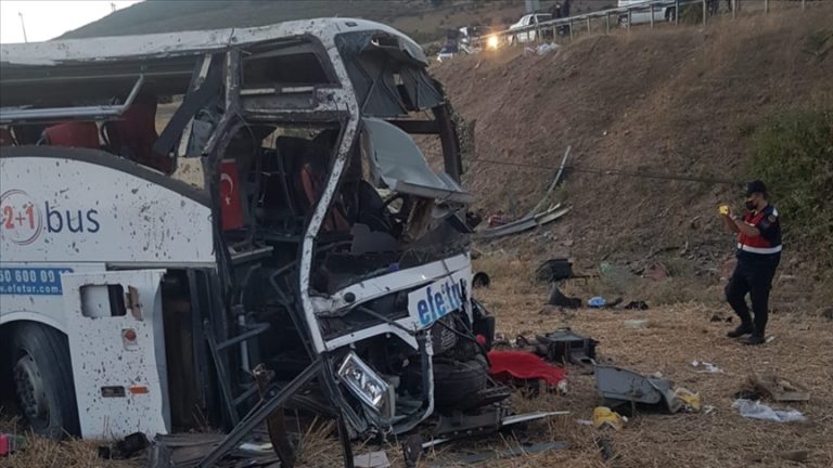 У Туреччині перекинувся пасажирський автобус, десятки загиблих і поранених