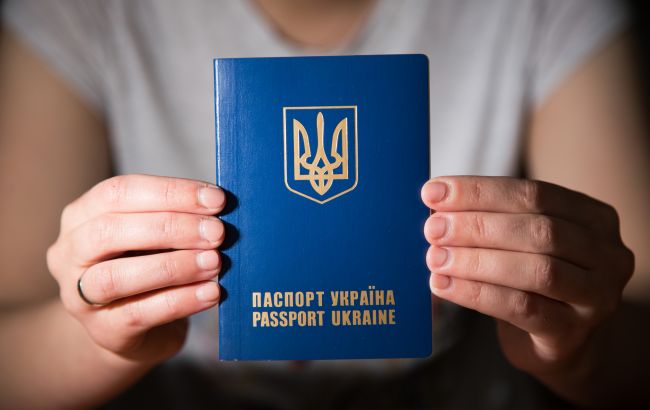 В Україні перевірять всі закордонні паспорти: коли і для чого