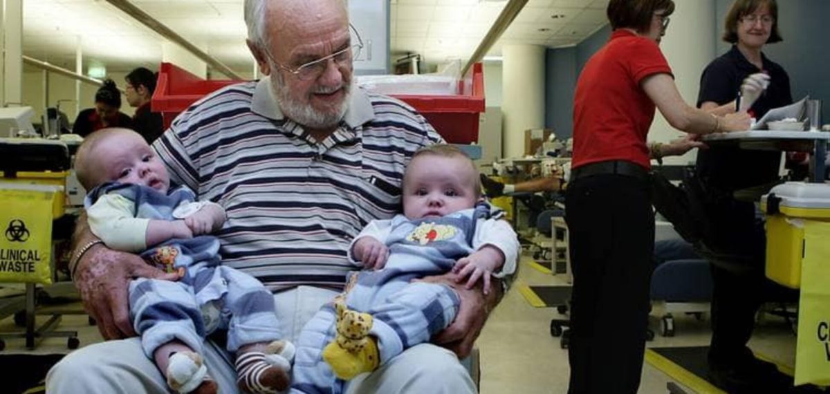 Людина з унікальною кров'ю врятувала 2,4 млн немовлят: неймовірна історія Джеймса Харрісона