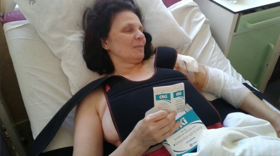 Мешканка Маріуполя Світлана Жукова опинилася в лікарні з переломами плечового та ліктьового суглобів та розрощеним тазостегновим суглобом