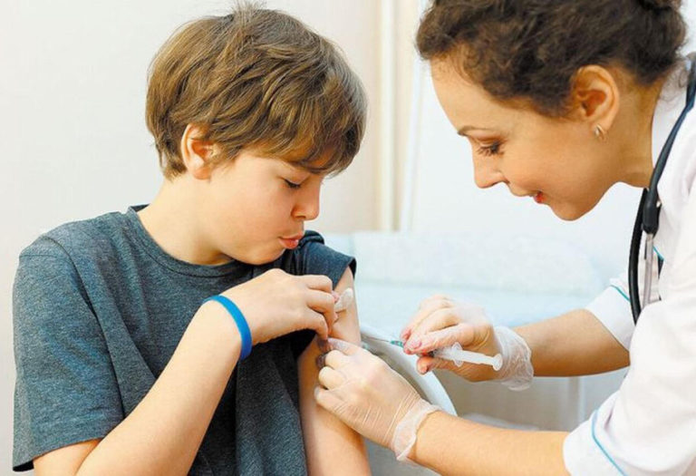 Масова вакцинація дітей в Україні: Ляшко назвав умову
