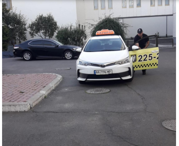 У Києві таксист побив італійку і просив мовчати очевидців інциденту