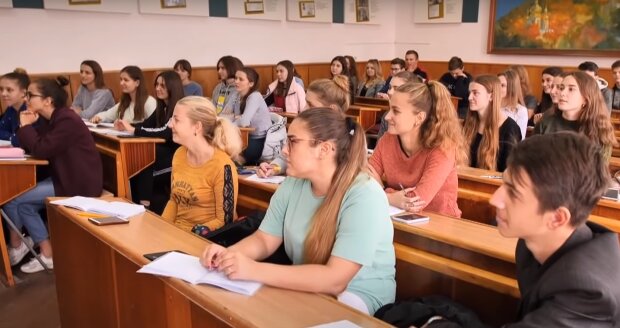 Скільки заробляють вчителі в Європі: Україна сильно відстає, міністр Шкарлет “помилився”