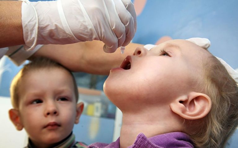 Нещеплених від поліомієліту дітей не допускатимуть до навчання