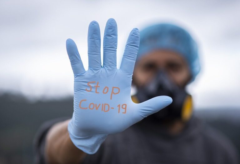 Гірше ніж навесні: епідеміолог прогнозує потужну хвилю коронавірусу в Україні