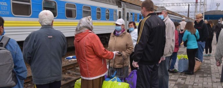 Як невакцинованим українцям поїхати до іншого міста: Ляшко назвав єдиний варіант