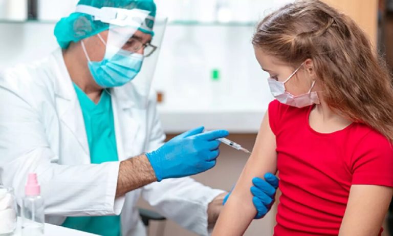 МОЗ дозволив вакцинувати дітей в Україні, але є умова