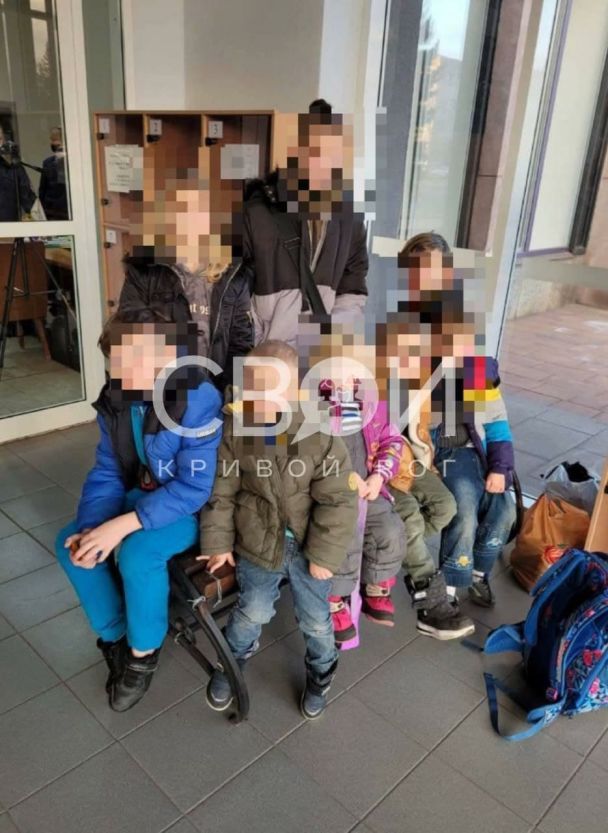 “Дітей позбулася, як непотребу, а співмешканця залишила”: матері, яка покинула 9 дітей під міськрадою, збирають документи