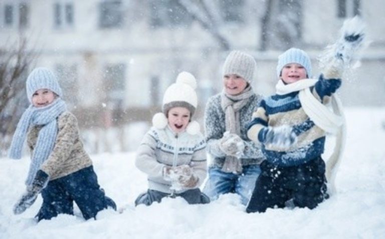 Зимові канікули 2021 в Україні: Коли і скільки відпочиватимуть школярі