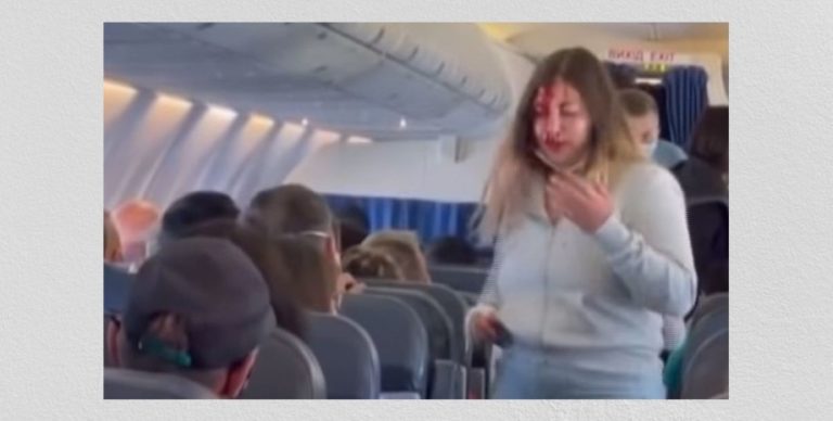 Пасажирки рейсу літака з Туреччини в Україну влаштували бійку (Відео)