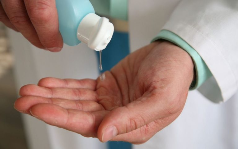 Лікарі попередили про небезпечний вірус: антисептик не врятує