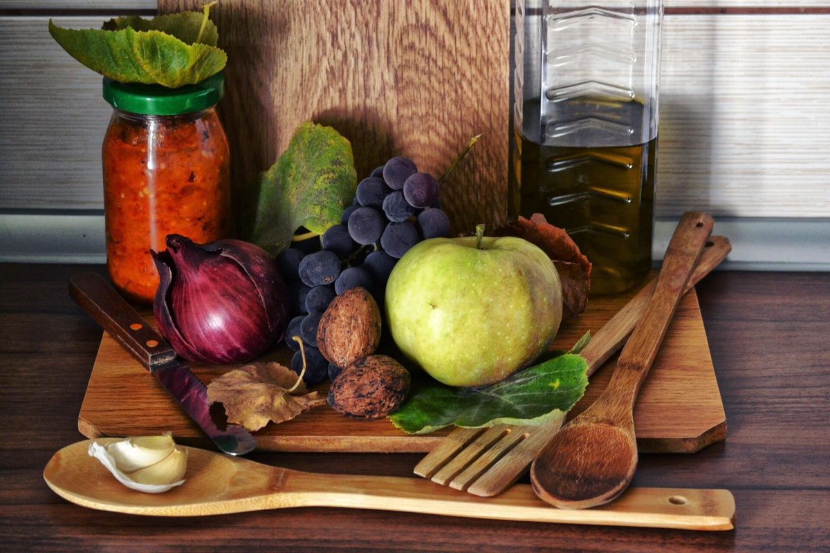 Основу меню під час посту складають фрукти, овочі, хліб, каші, гриби, бобові та горіхи