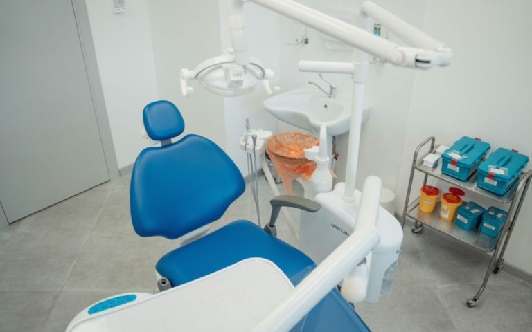 “Практично одразу сталася зупинка дихання”: у стоматологічній клініці помер 6-річний хлопчик