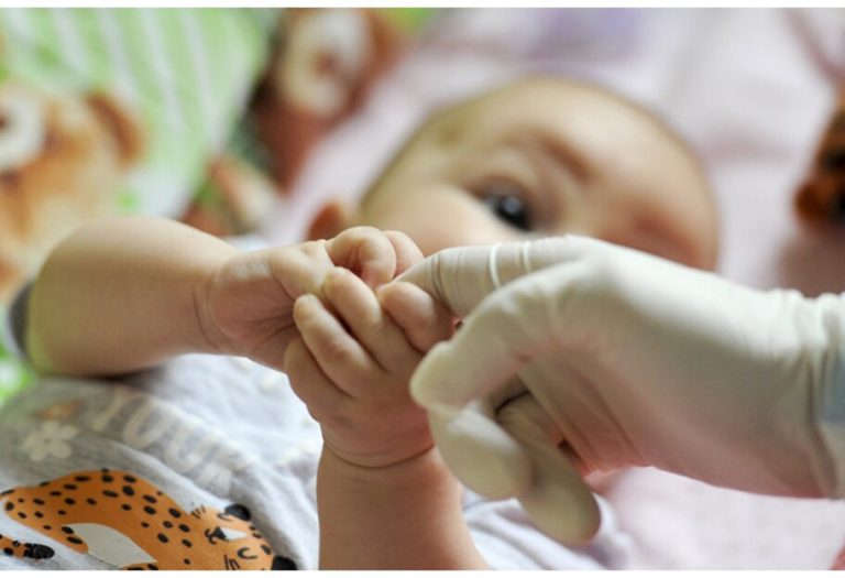 Вражає дітей: у США медики заявили про небезпеку інсульту після “Омікрону”