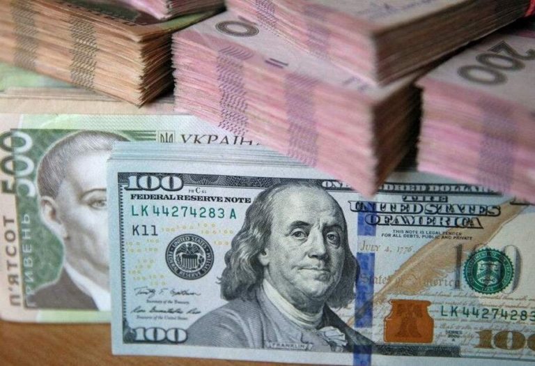 В Україні на 18-річчя даватимуть по 10 тисяч доларів: хто отримає гроші