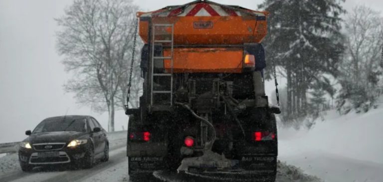 Сніг накриє майже всю Україну, на дорогах – ожеледиця: прогноз погоди на понеділок. Карта