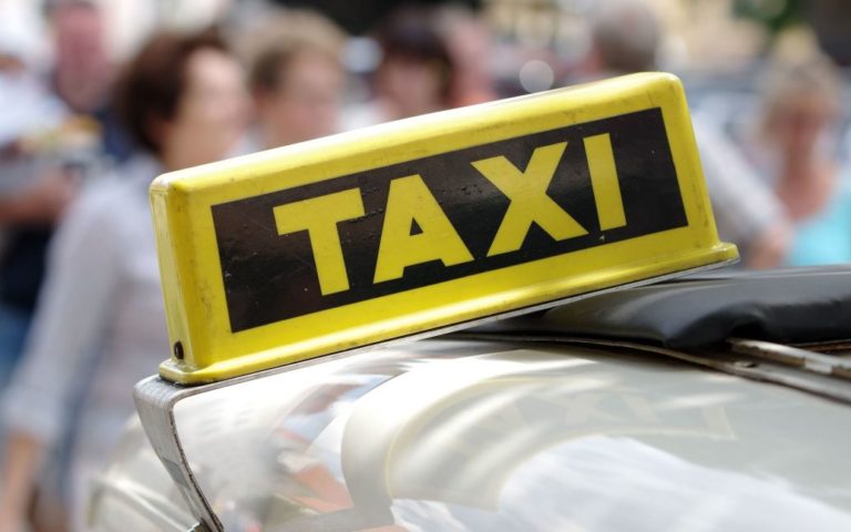 “Ми перегнули палицю”: пасажирка таксі, яка “ненавидить українську мову”, перепросила, коли побачила себе у Мережі
