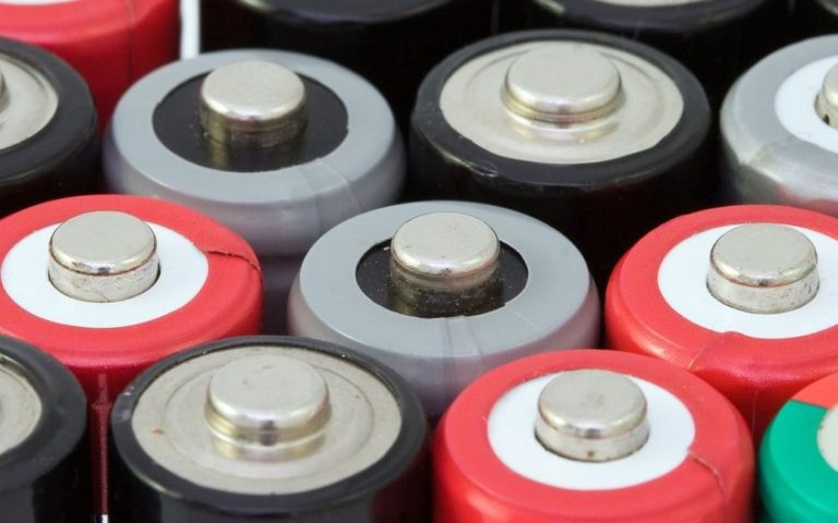 Вчені вигадали, як реанімувати “мертві” батарейки