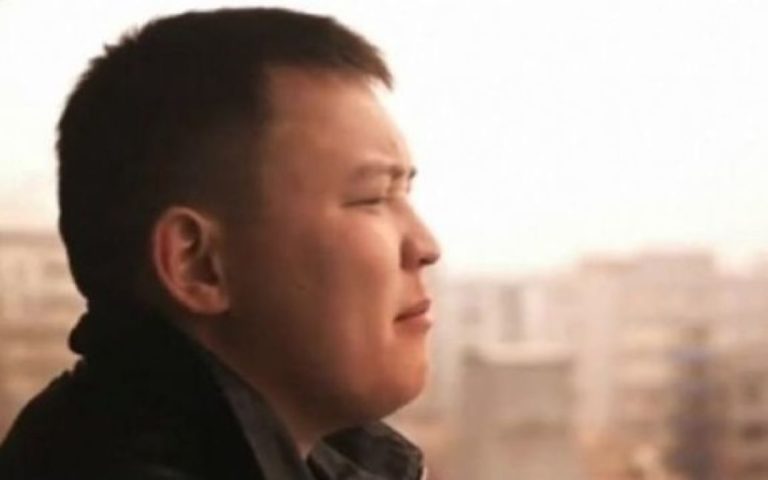 В Алмати застрелили відомого в Казахстані режисера та музиканта, “батька казахського хіп-хопу”