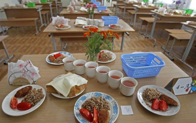 Реформа шкільного харчування: відтепер в українських закладах освіти готують за новими стандартами