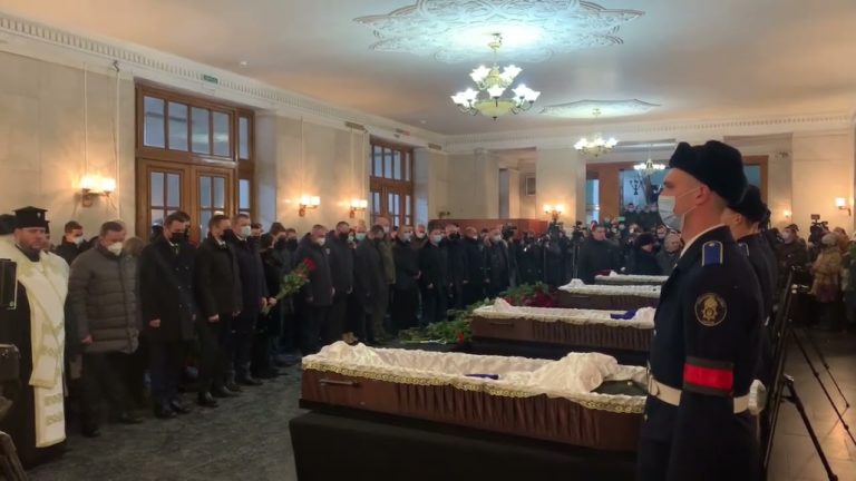 5 невинних янголів: відбулася церемонія прощання з жертвами розстрілу Рябчука: “Це день скорботи”