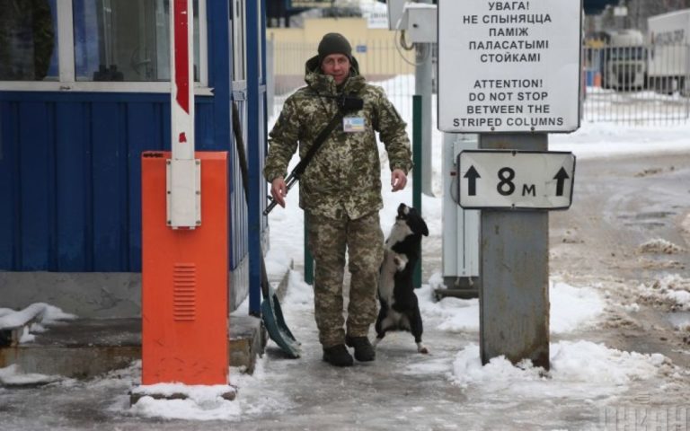 Кабмін спростив перетин кордону для українців, які повертаються додому