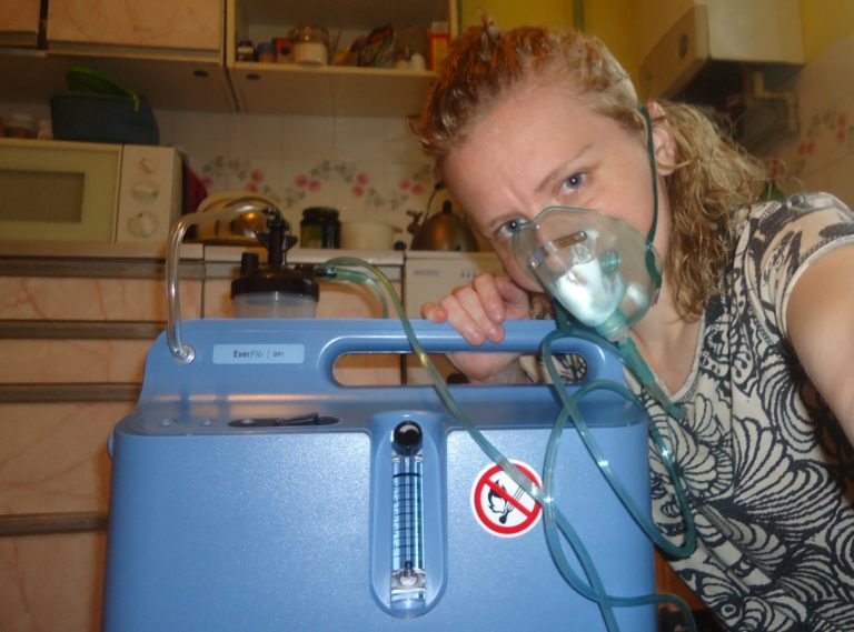 У Чернівцях жінка стала залежною від кисневого концентратора: боялась задихнутись