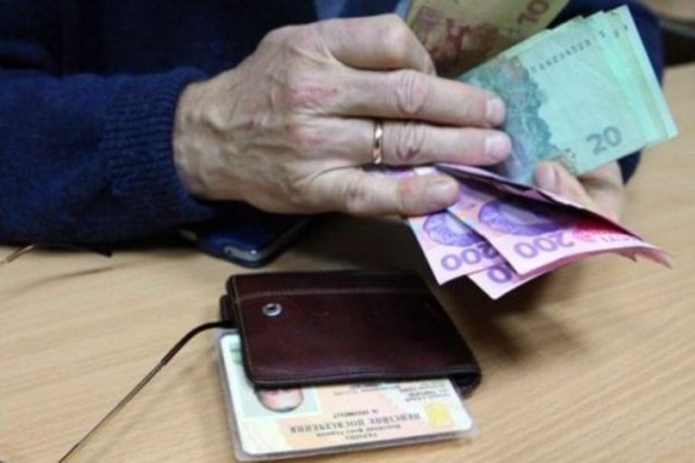 В Україні змінилися умови виходу на пенсію за віком: який потрібен стаж