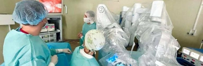 19-річна українка, яку через безпліддя прооперував робот-хірург, стане мамою