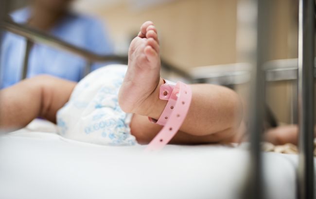 Вчені розповіли, як антибіотики можуть нашкодити немовляті