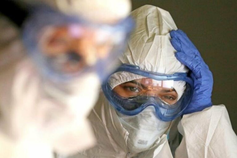 “Вірус починає використовувати інфікованих, медики очікують на появу жахливого суперштаму”: лікар про штам “Омікрон”
