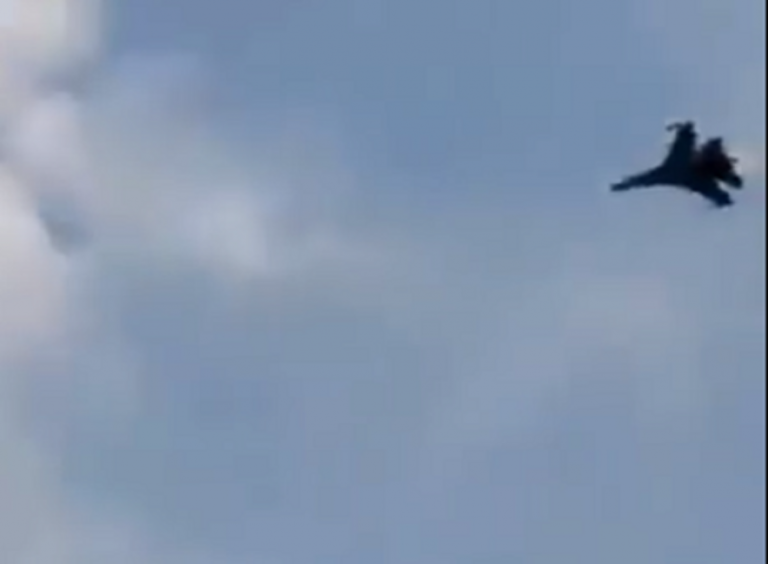 “Що виробляє цей український ас МіГ-29”: з’явилось відео, як пілот Повітряних Сил ЗСУ знищує Су-35 із РФ (ВІДЕО)