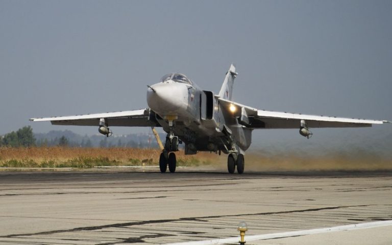 Росіяни завдали авіаудару по Макарову: снаряд влучив на територію хлібзаводу, багато загиблих