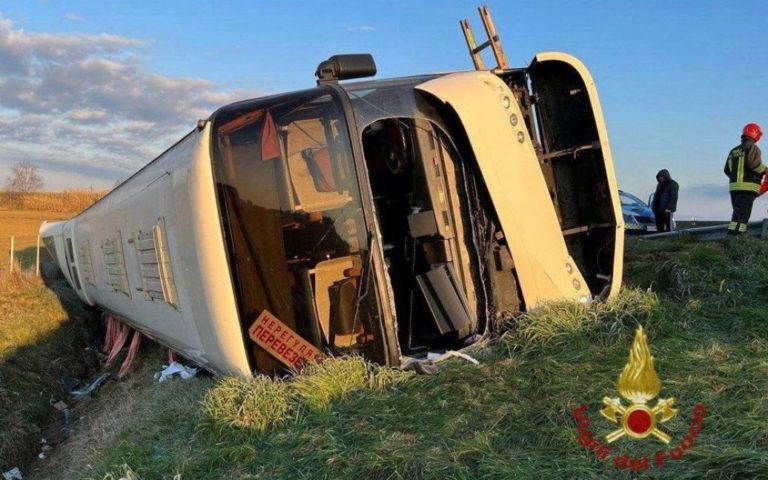 В Італії перекинувся автобус із десятками українців: є жертва і постраждалі