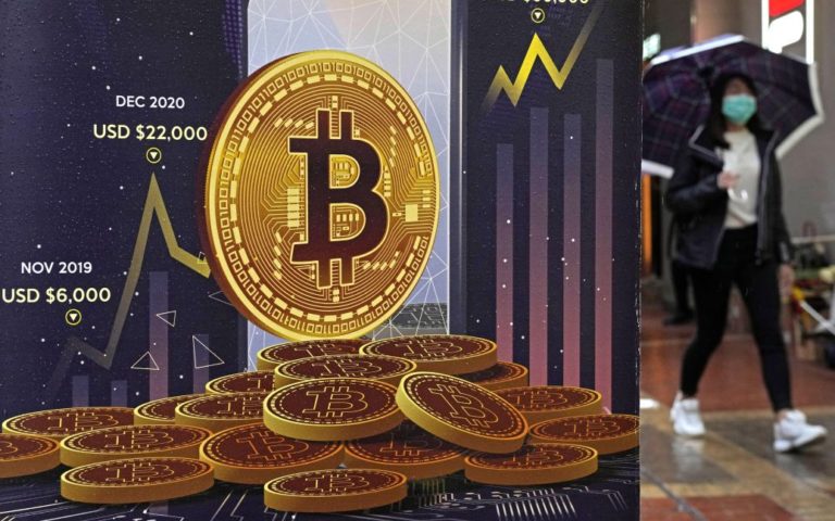 Біткоїн упав до 41 тисячі доларів  після повідомлення про пожежу на Запорізькій АЕС