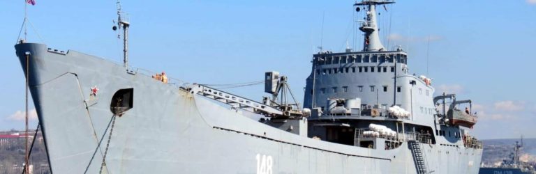 Доплавався: ЗСУ знищили великий російський корабель в окупованому Бердянську (ВІДЕО)