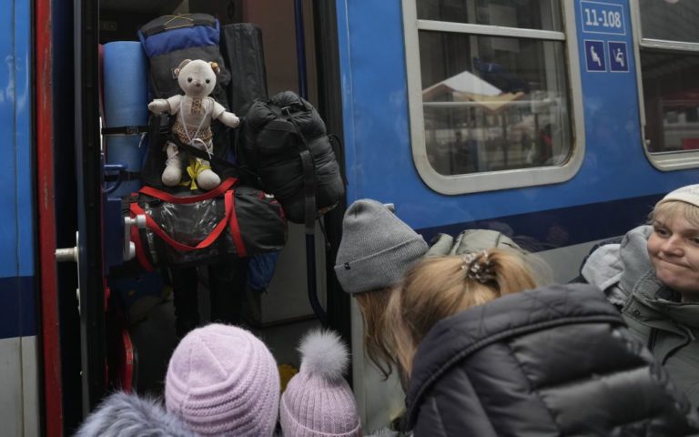 Для українських переселенців запустили платформу, де в умовах війни можна знайти роботу