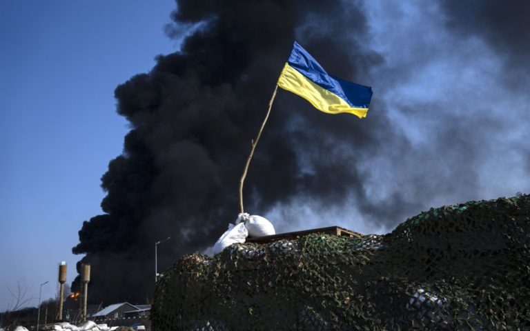 Українські захисники відкинули російські війська від Києва на 70 км – Міноборони