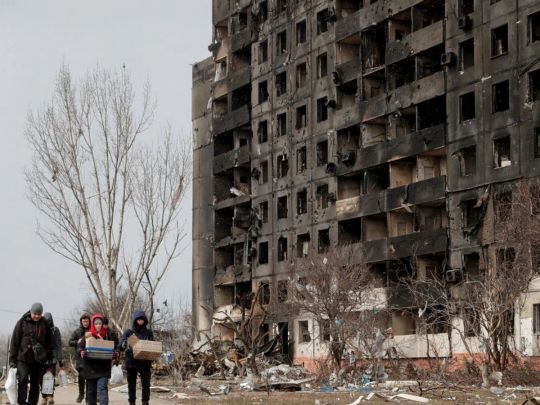 Бог не пішов із Маріуполя. Хлопчик сидить сам у підвалі. Бабусі нестало, сусід виїхав: “Надюш, поліції та дснс у місті немає, одна людин”