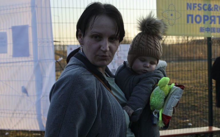 Польща платитиме українськім біженцям по 500 злотих допомоги на кожну дитину